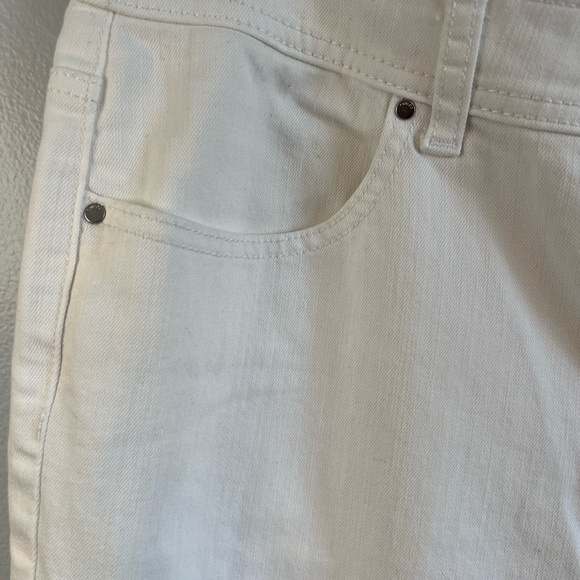 Chico’s Fabulously Slimming White Jeans w/ Floral Eyelet Trim On Legs Size 3 - Picture 6 of 10